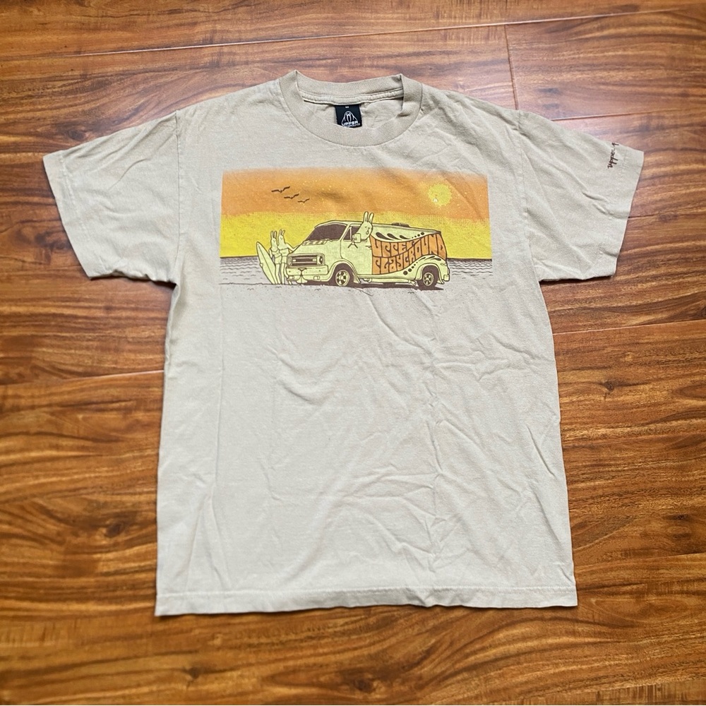 Upper Playground Men's Beige Beach Bunny Van Graphic T-Shirt Size Medium Casual